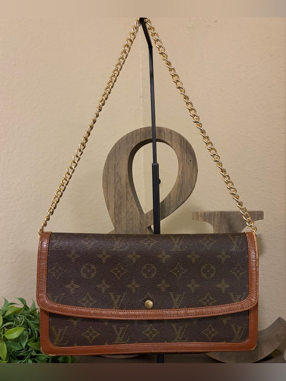 Louis Vuitton Monogram Chain Shoulder Bag / 2-way bag converts to Clutch Gold